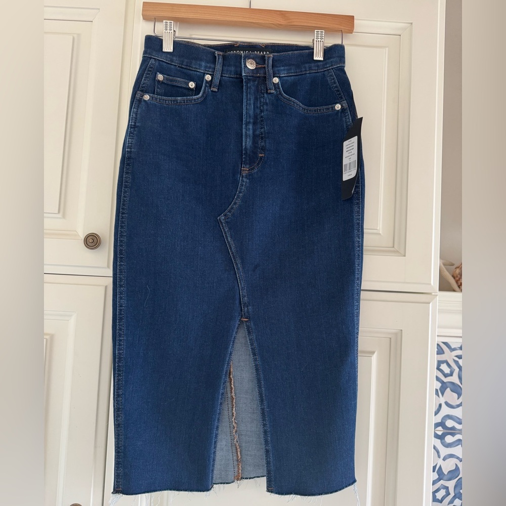 Veronica Beard Breves midi denim skirt size 0. NWT and never worn.